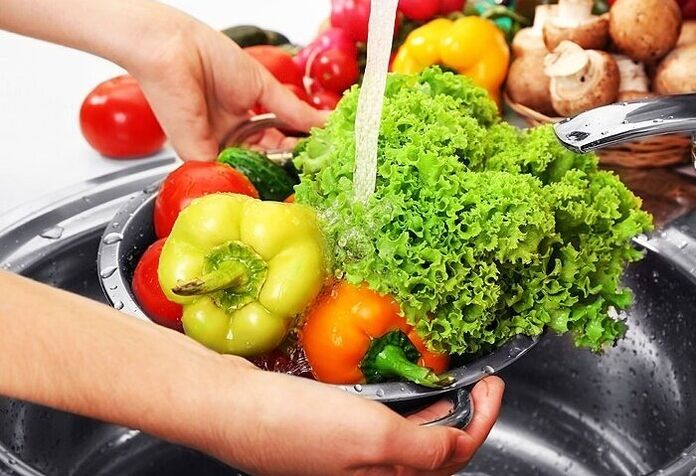 lavar vegetais e ervas para prevenir infecções parasitárias