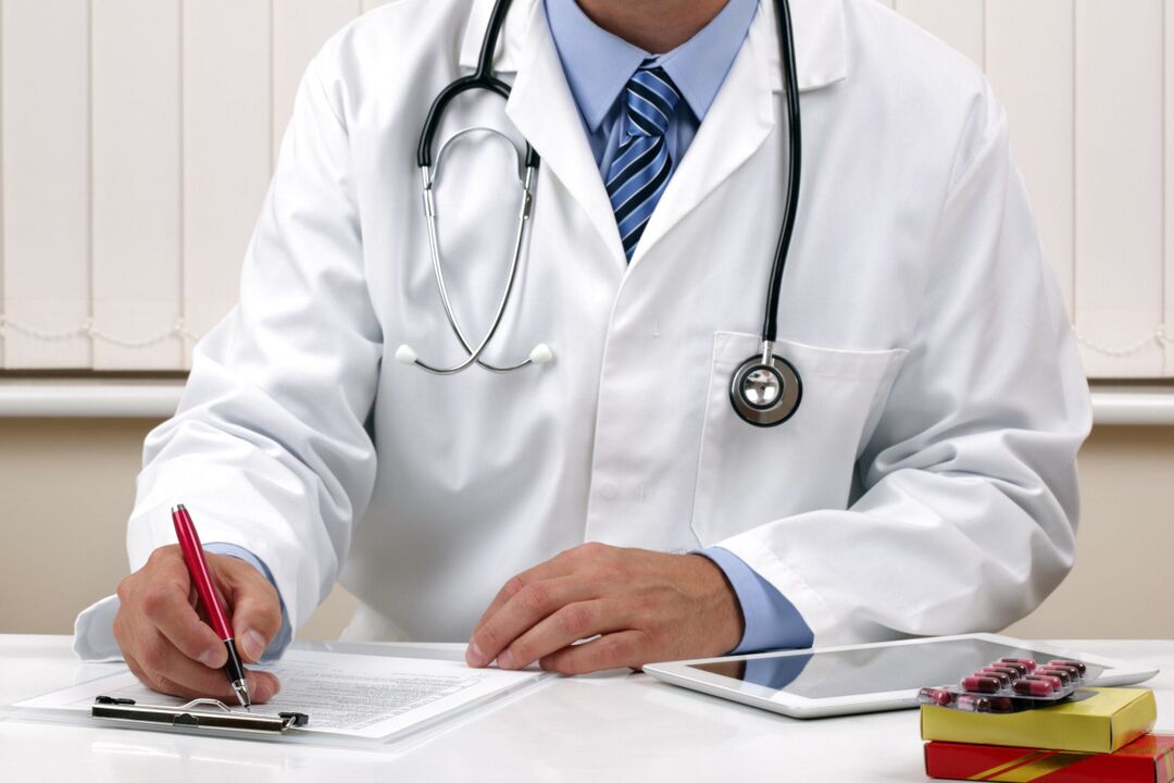 médico prescreve tratamento para vermes