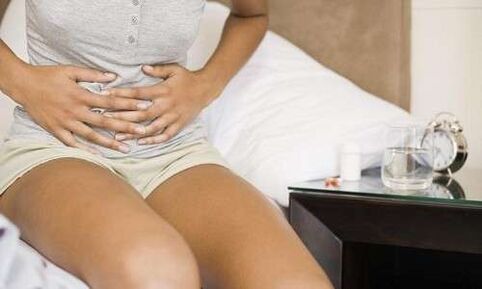 dor abdominal pode ser a causa da presença de parasitas no corpo